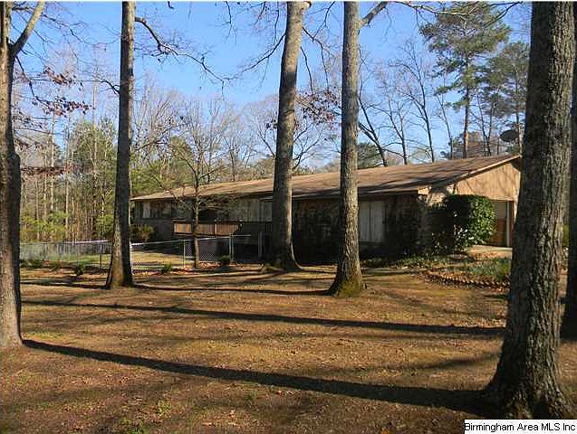 2nd image of 915 Deblyn Cir