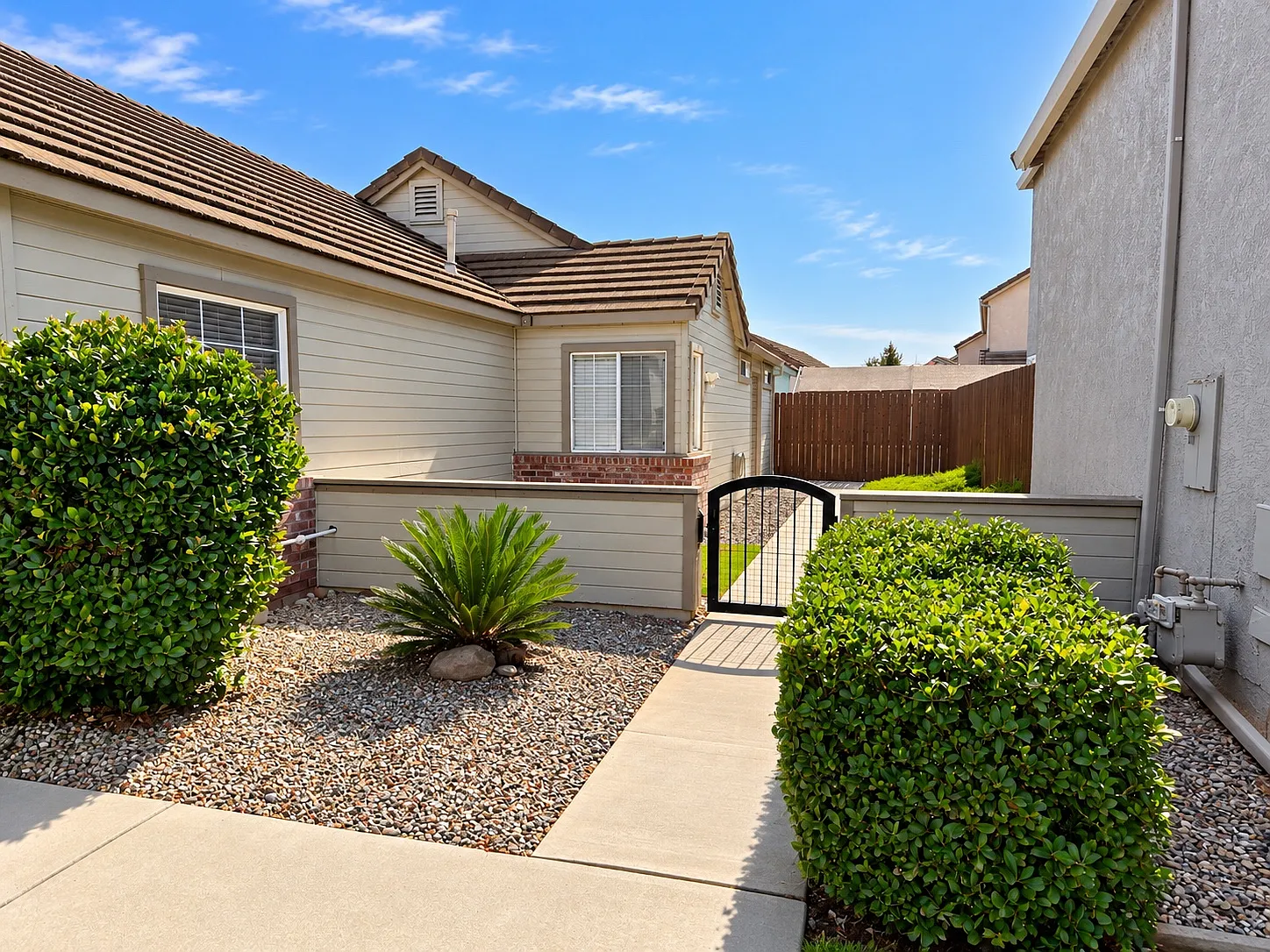 3 bed, 1139 sqft, $2,400 — Photo 3