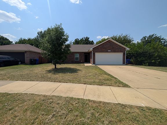 2nd image of 3400 Lyric St
