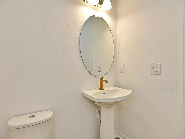 2948 Voyager Ave — Photo 10