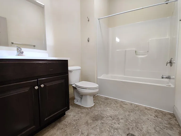 191 College St #212 — Photo 4