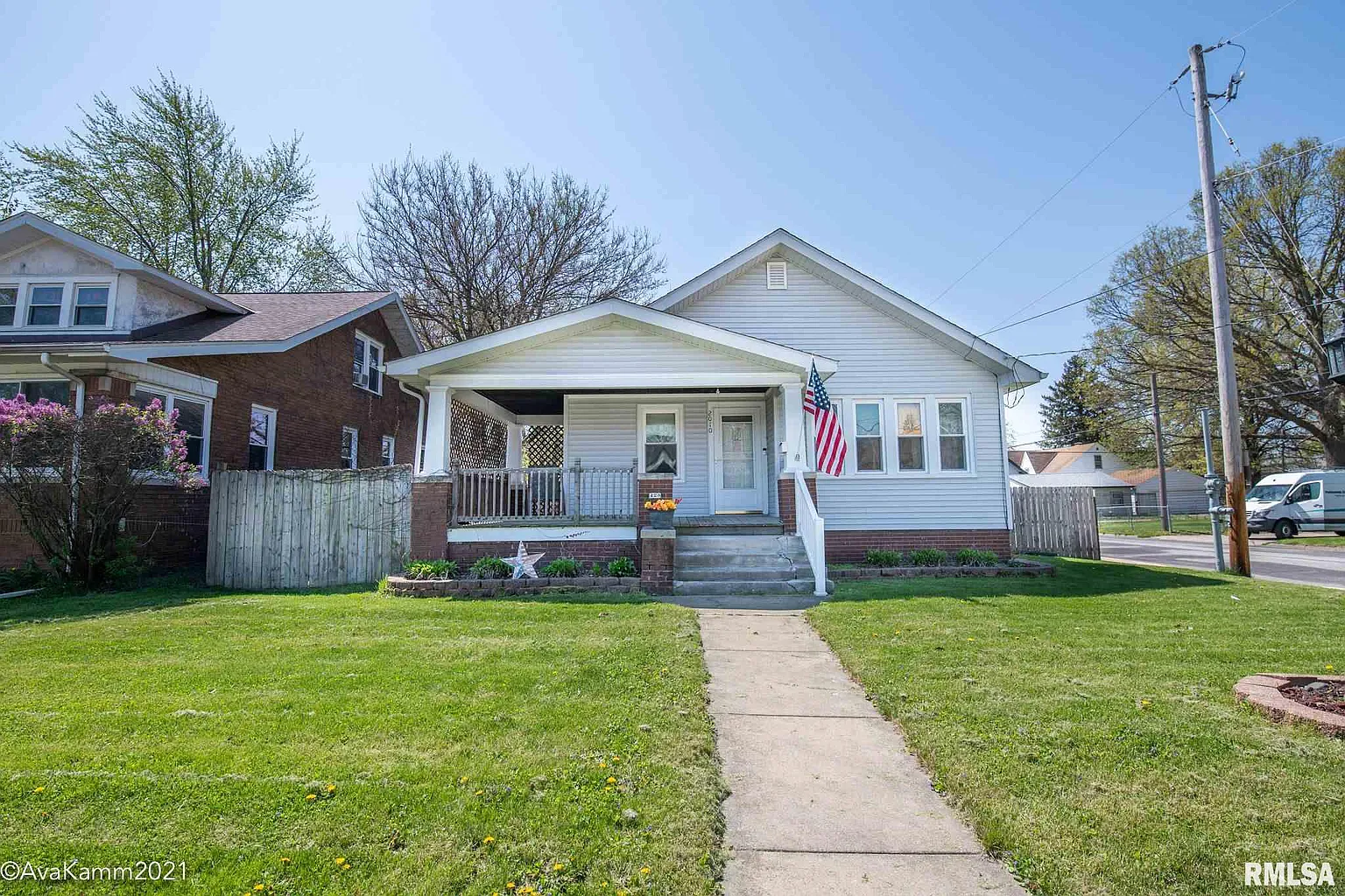 2010 W Callender Ave photo 1