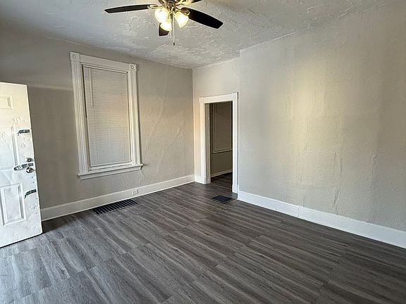 2nd image of 957 Fairbanks Ave