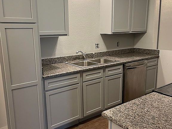 2nd image of 6323 Holiday Ln