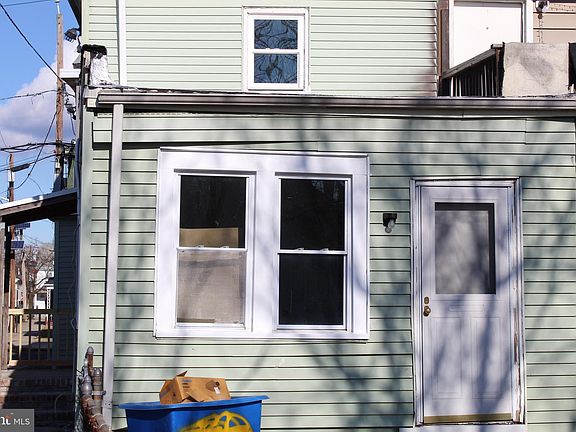 5th image of 300 Jones Ave