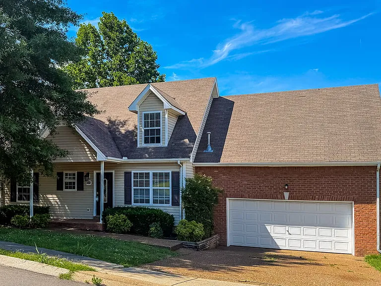 100 Homestead Ln — Photo 1