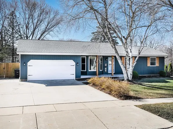 910 Stony ROAD, Lake Mills, WI 53551