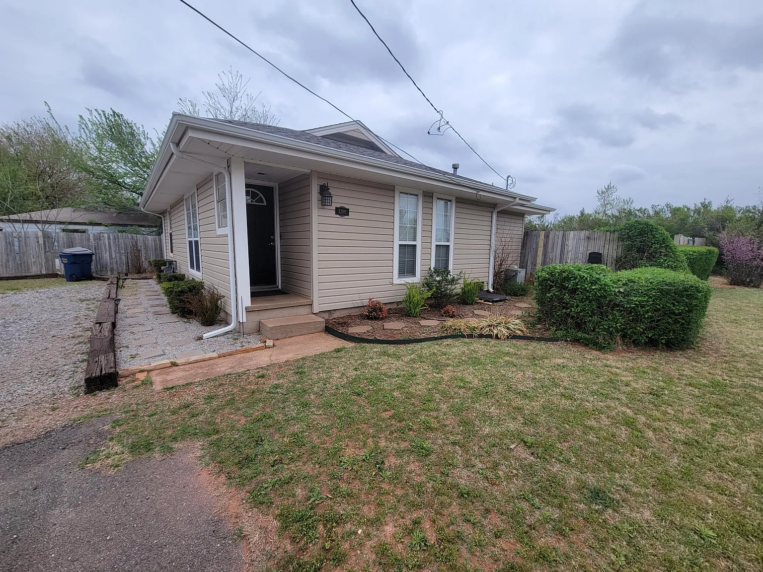 2 bed, 935 sqft, $1,250 — Photo 1