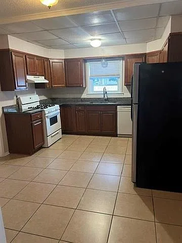 2 bed, 1.5 bath, 993 sqft, $1,500 — Photo 2