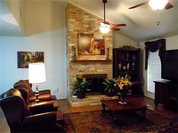 5th image of 3939 Hidden Glen Dr