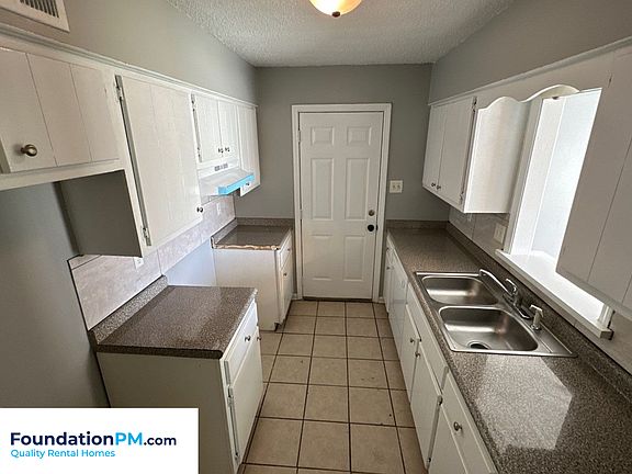 3rd image of 3404 Barbwood Dr