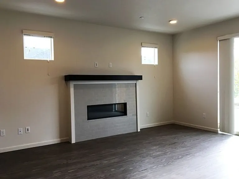 Columbia Hills Townhomes — Photo 10