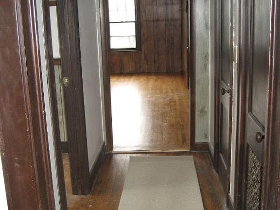 5th image of 364 Floral Ave