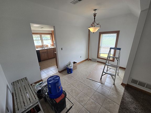 4th image of 28910 Durand Ave Unit B