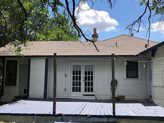 Back deck. Large yard.