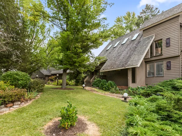415 Signal Hill Rd, North Barrington, IL 60010
