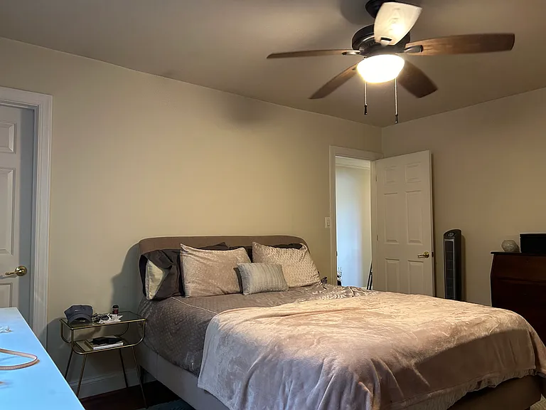 10505 Montrose Ave #203 — Photo 9