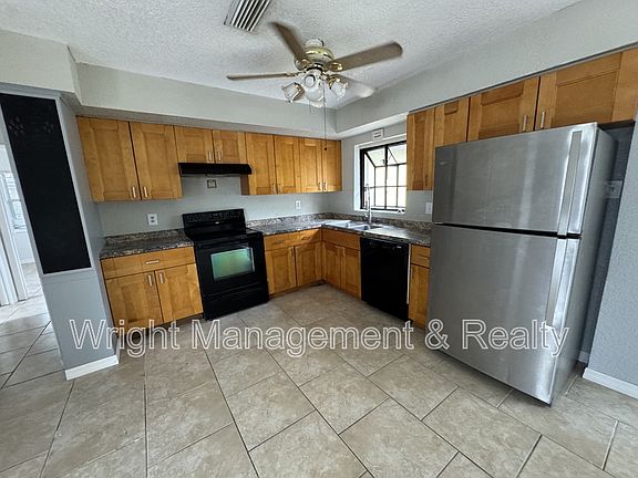 4th image of 438 Country Club Dr