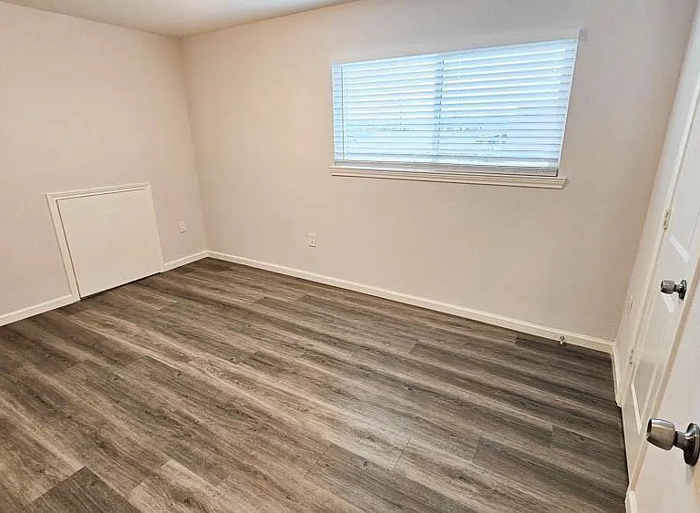 9327 Leader St — Photo 19