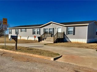 608 Lacy Ter, Arapaho, OK 73620