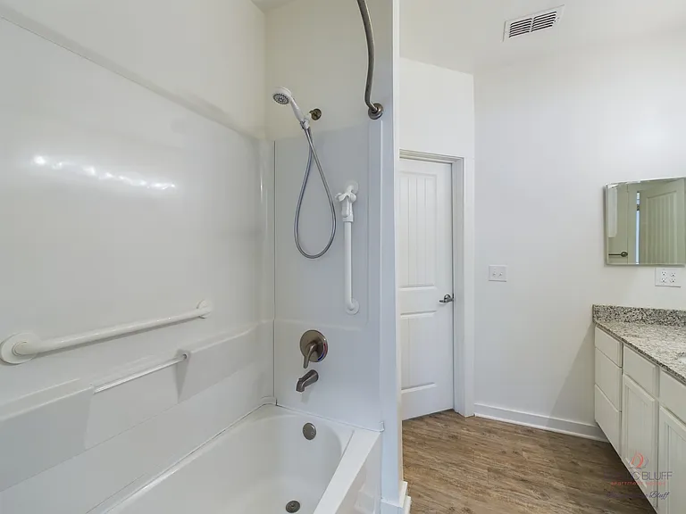 Mystic Bluff Apartments — Photo 43