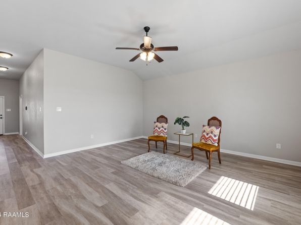 125 Gentle Crescent Ln, Lafayette, LA 70506