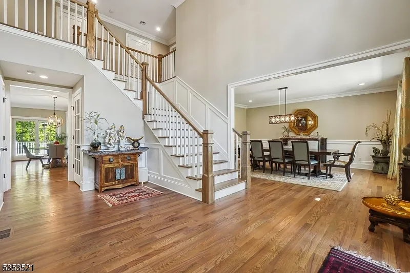 6 bed, 5.5 bath, 5800 sqft, $12,500 — Photo 2