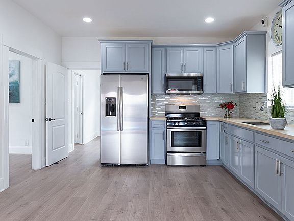 5th image of 323 W 56th St