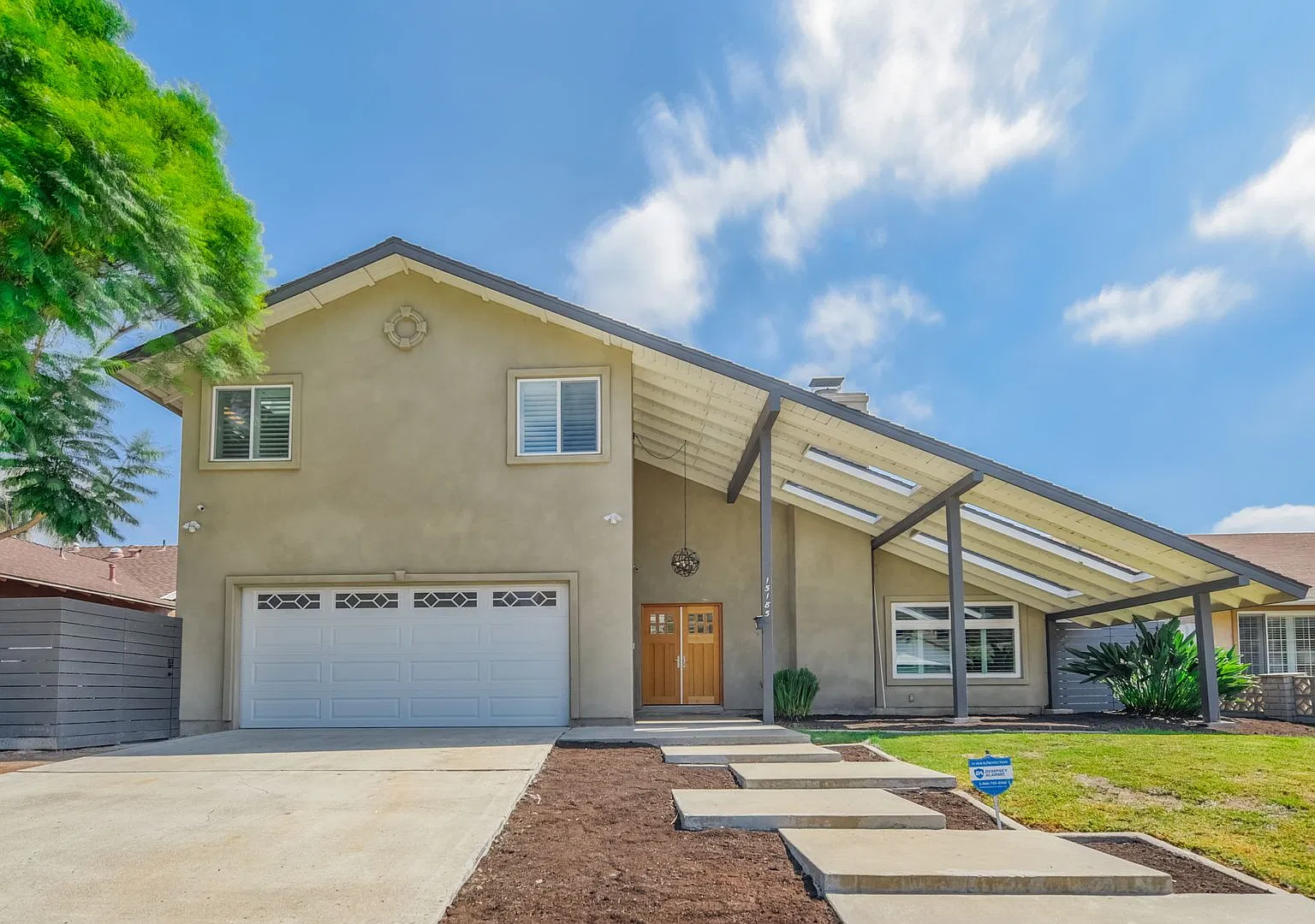 Beautiful Remodel Single Family Home in Rancho Penasquitos — Photo 1