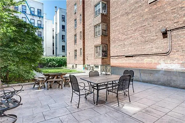 Rented by Century 21 Metropolitan | media 65