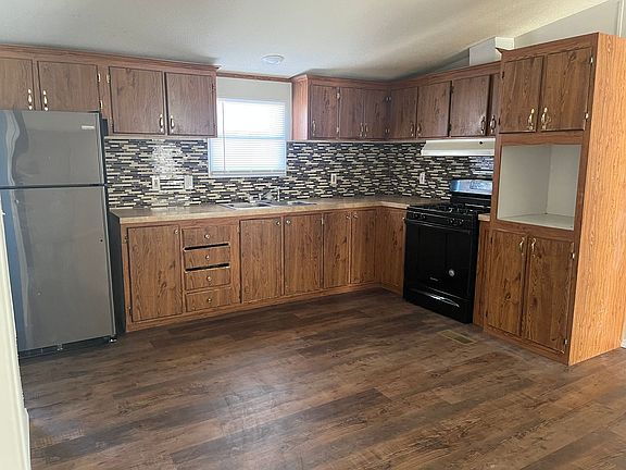 3rd image of 1512 S Avenue E Pl