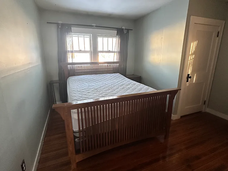 1046 Davis Ave NW — Photo 11