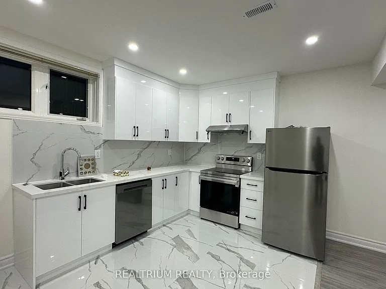 32 Slader Heights St #LOWER — Photo 3