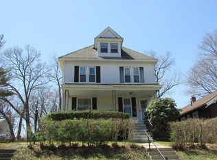 37 Circuit Ave E, Worcester, MA 01603