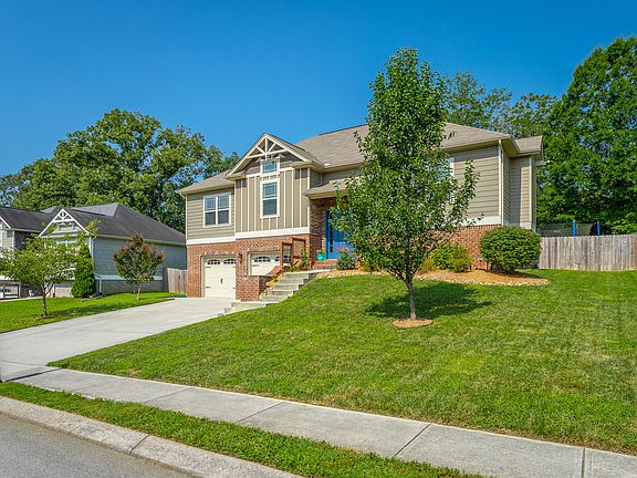 3rd image of 9068 Wood Dale Ln