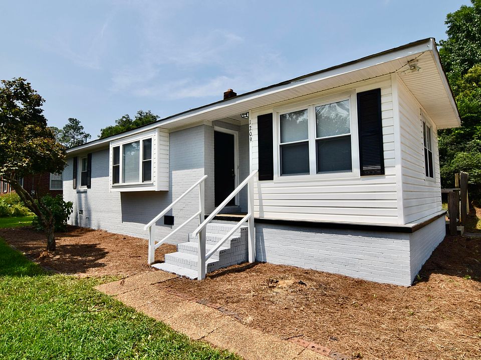1st image of 1209 Eisenhower Drive