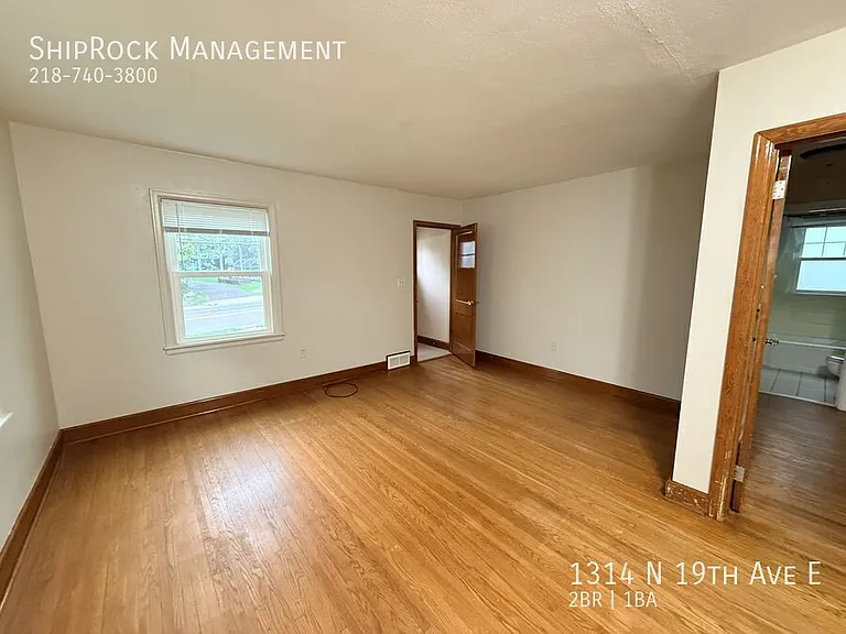 1314 N 19th Ave E — Photo 3