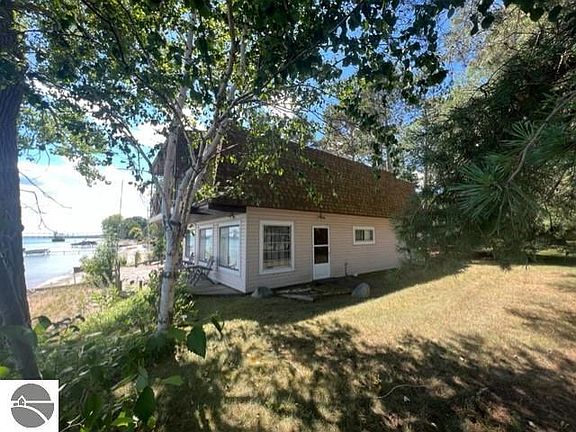 4th image of 1297 S Bay Dr