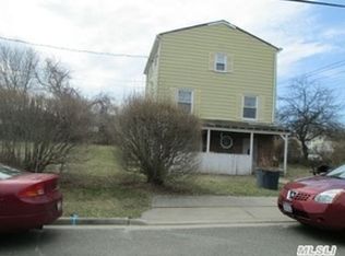246 N Albany Ave, Massapequa, NY 11758