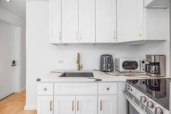 Rented by John W. Chang, LREB | media 1