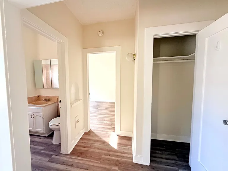 1614 N. Kenmore Avenue — Photo 24