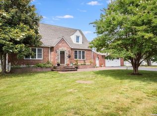 27 Muncey Rd, Bay Shore, NY 11706