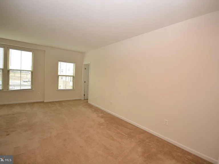 5942 Leben Dr — Photo 13