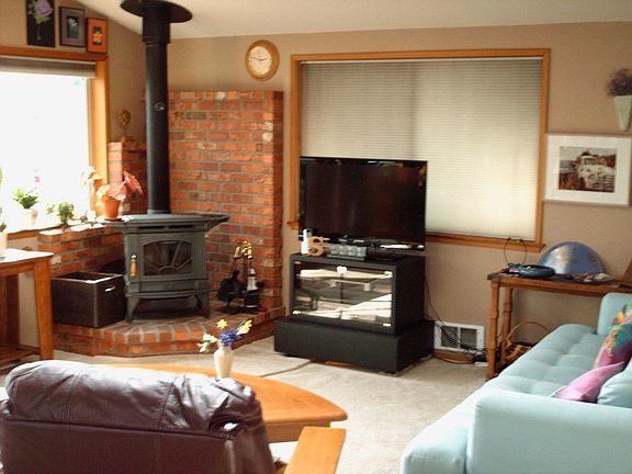 4th image of 4316 77th Pl NW