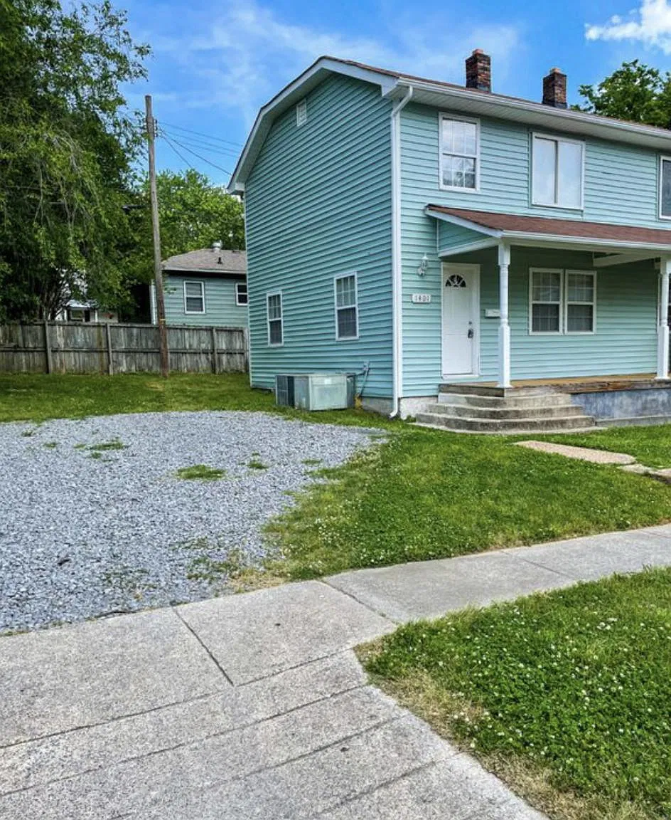 3 bed, 1000 sqft, $1,600 — Photo 3