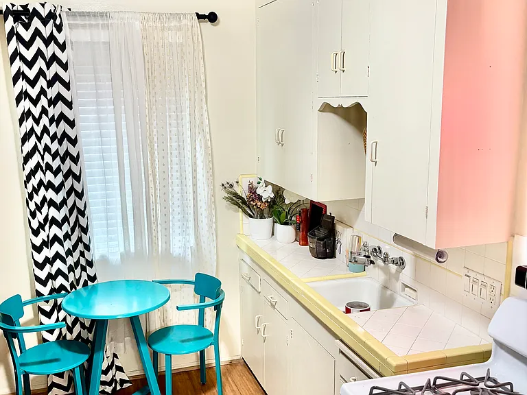Kitchen dining area
