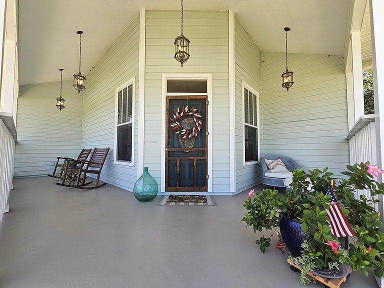 7402 S De Soto St — Photo 8