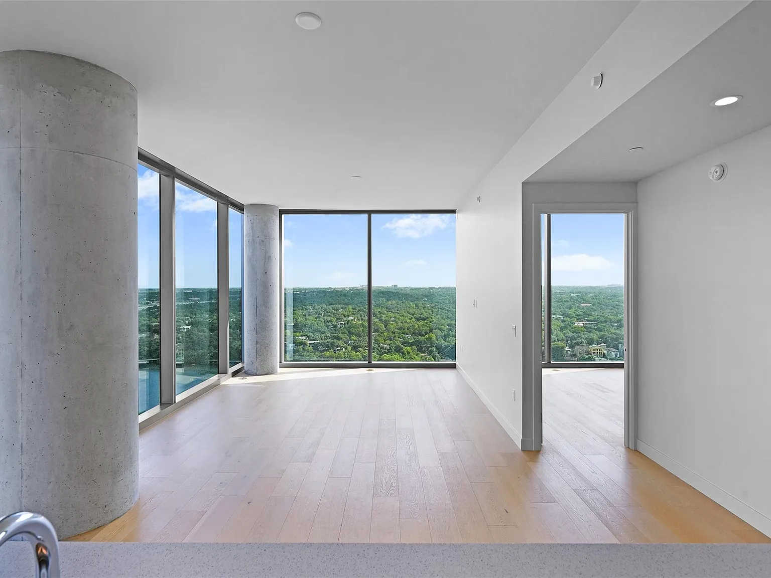2 bed, 2.0 bath, 1260 sqft, $5,500 — Photo 4