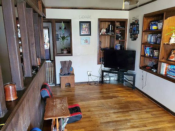 3rd image of 255 Dehoff Dr