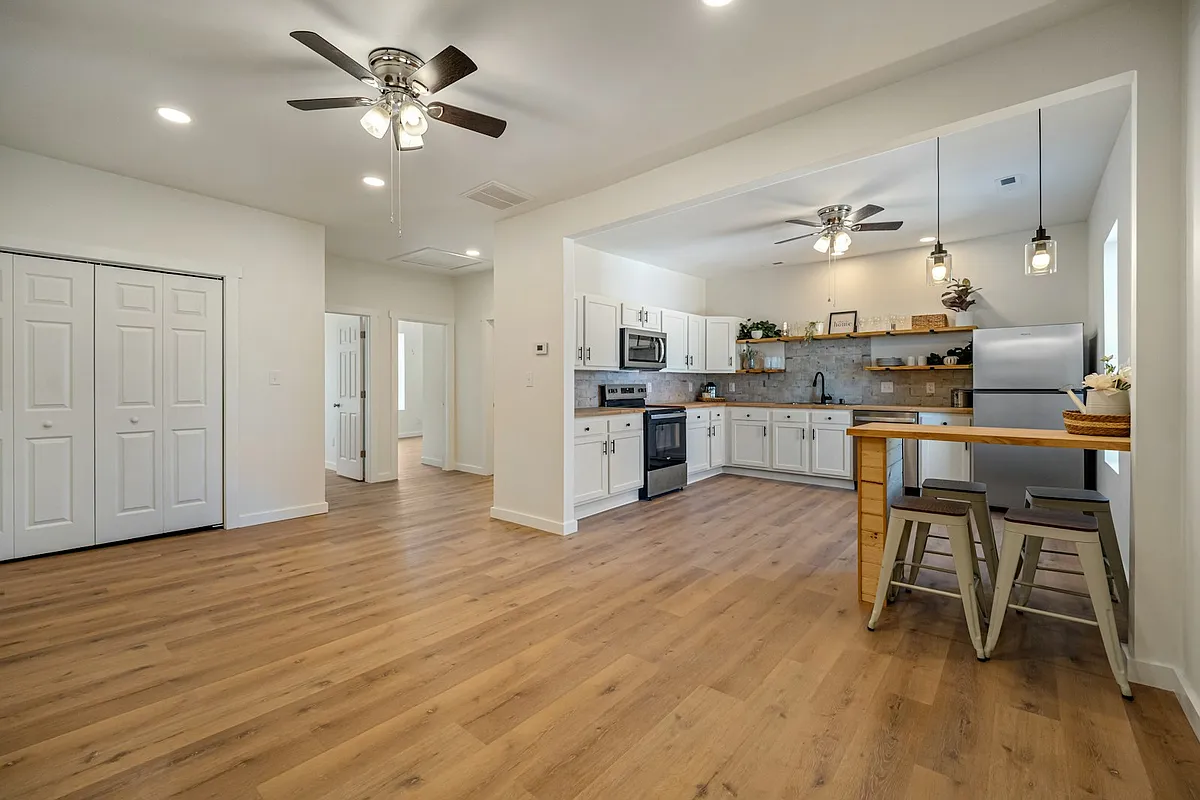 Living Area - 1014 9th Ave #2